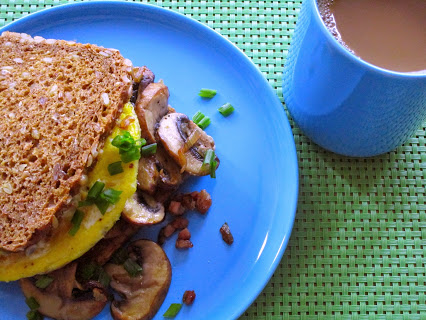 Champignon-Omelette-Sandwich © Monika Cartwright
