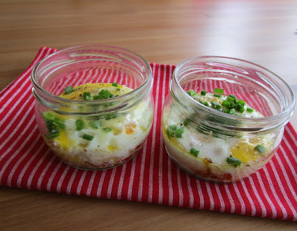 Eier mit Speck und Käse im Glas © Monika Cartwright