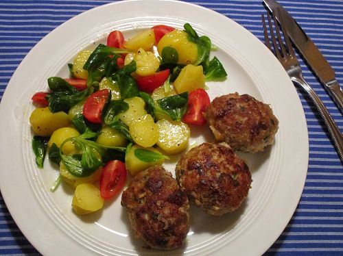 Poultry meatballs with potato-corn-salad & cherry tomatoes © Monika Cartwright