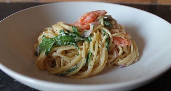 Spaghetti mit Lachs und Rucola