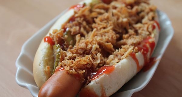 Hot Dogs mit selbstgemachten Hot Dog Brötchen