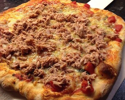 Pizza Tonno é Cipolla wie vom Italiener (nach dem Backen)