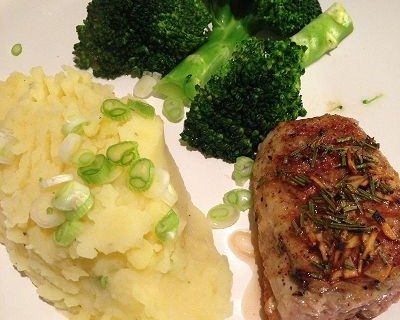 Schweinefilet mit Rosmarin-Knoblauch-Glasur, Kartoffelstampf & Brokkoli