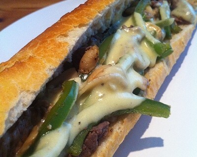 Philly Cheese Steak Sandwich mit selbstgemachter Kaesesauce