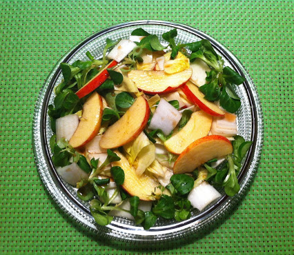 Feldsalat mit Apfel und Chicorée