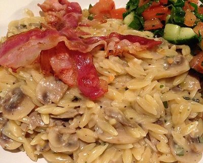Champignon-Risoni-Pasta dazu Tomaten-Petersilien-Salat