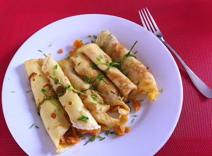 Crêpes mit Fischstäbchen © Monika Cartwright