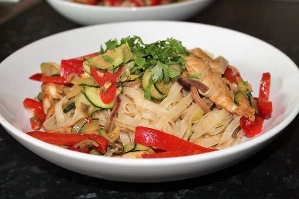Asian rice noodle stir-fry with chicken breast strips, zucchini & peppers