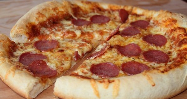Pan Pizza mit Salami wie bei Pizza Hut